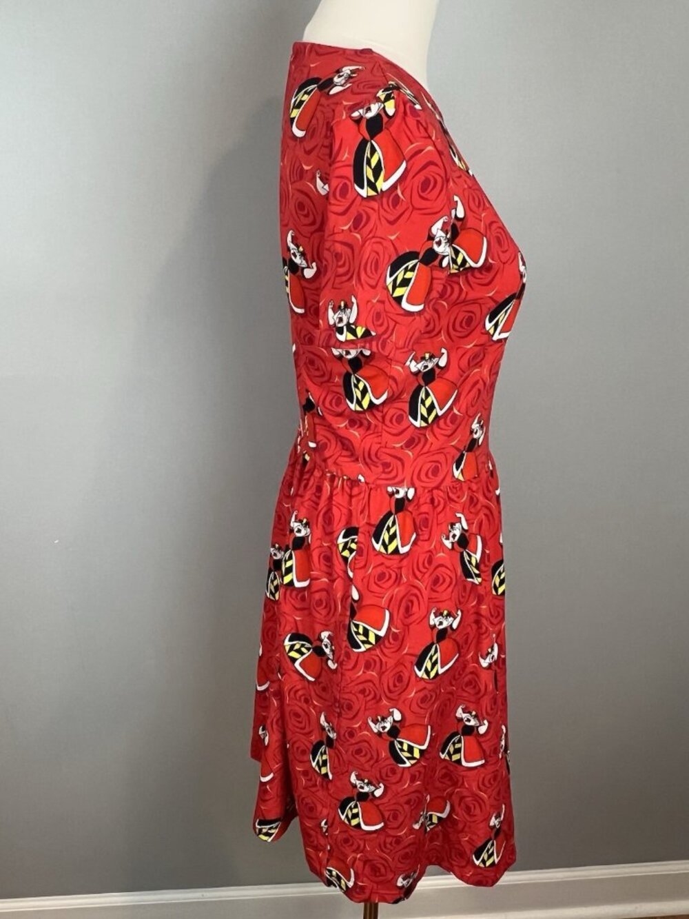 Disney Cakeworthy Alice in Wonderland Queen Of Hearts Dress Womens Small NWT - Picture 6 of 14
